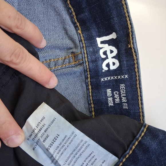 NWOT Lee Regular Fit mid rise capri, Sz 26W - Picture 4 of 4